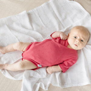 Body cruzado de manga corta calado corazones 100% algodón bebé