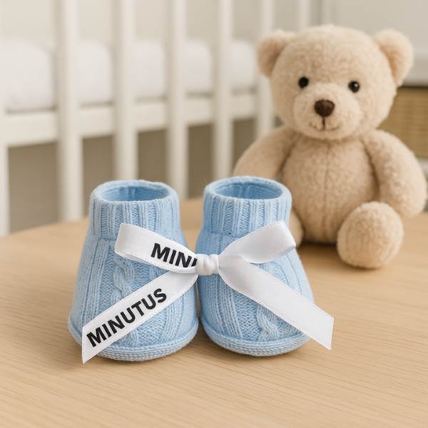 Patucos de punto azul bebé