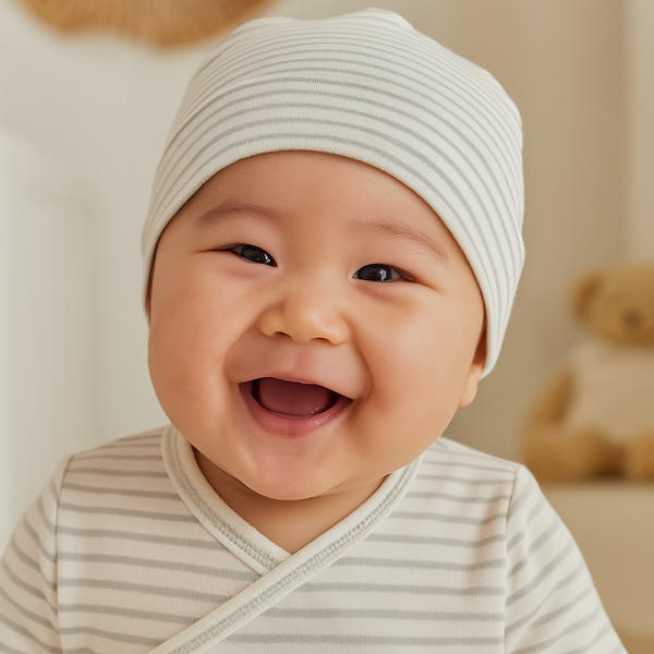 Gorro para Bebé de Algodón Orgánico en Rayas Beige y Gris