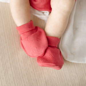 Patucos calado corazones 100% algodón bebé