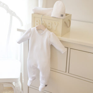 Pelele bebé canalé con encaje